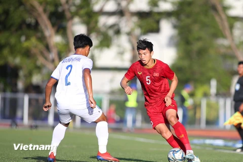 Đoàn Văn Hậu không được công nhận bàn thắng đẹp mắt vào lưới U22 Lào vì lỗi việt vị. (Ảnh: Vietnam+)
