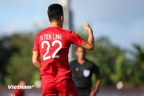 Cận cảnh U22 Việt Nam thắng đậm U22 Lào với hat-trick của Tiến Linh