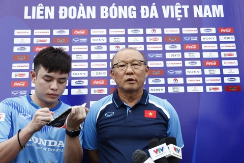 Huấn luyện viên Park Hang-seo trả lời phỏng vấn báo chí chiều 2/7. (Ảnh: Phương Linh/Vietnam+)