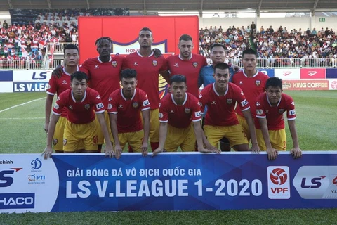 Hồng Lĩnh Hà Tĩnh gặp bất lợi ngay trước vòng 9 V-League khi tiền đạo chủ lực bị cấm thi đấu. (Ảnh: VPF) 