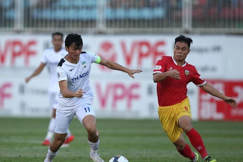 Tiền vệ Tuấn Anh ghi bàn đẹp mắt để mở ra chiến thắng cho Hoàng Anh Gia Lai trước Quảng Nam. (Ảnh: VPF) 