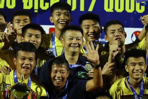 Khoảnh khắc Văn Quyến lần thứ ba vô địch với đội trẻ Sông Lam Nghệ An