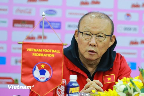 HLV Park Hang-seo cho rằng không thể ngay lập tức cải thiện, giúp đội tuyển Việt Nam mạnh lên và có kết quả tốt. (Ảnh: PV/Vietnam+) 