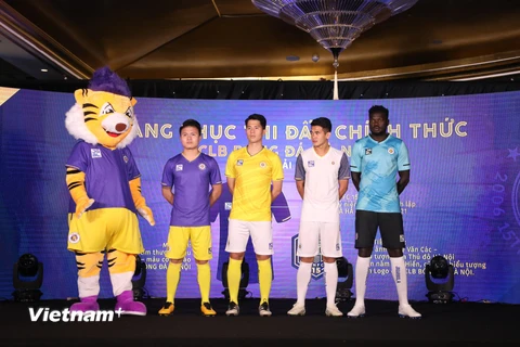 Hà Nội FC công bố mẫu áo thi đấu ở mùa giải 2021. (Ảnh: Hiển Nguyễn/Vietnam+) 