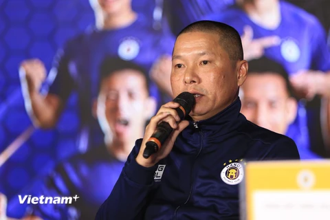 Huấn luyện viên trưởng Hà Nội FC, ông Chu Đình Nghiêm đánh giá cao đối thủ Hoàng Anh Gia Lai. (Ảnh: Hiển Nguyễn/Vietnam+) 