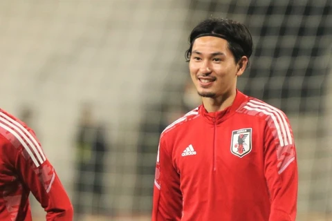 Ở buổi tập của tuyển Nhật Bản trên sân Mỹ Đình, mọi sự chú ý đổ dồn vào tiền đạo Takumi Minamino đang chơi bóng cho Liverpool ở Ngoại hạng Anh. (Ảnh: PV/Vietnam+)