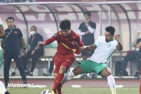 Quang Hải trở lại đá chính trước Malaysia sau khi dự bị ở trận gặp Lào. (Ảnh: PV/Vietnam+) 