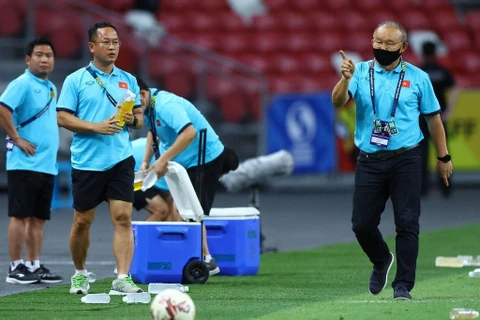 Huấn luyện viên Park Hang-seo phản ứng trên đường biên ở trận đấu Việt Nam thua 0-2 trước Thái Lan. (Ảnh: Getty Images) 