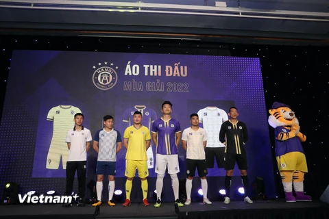 Hà Nội FC ra mắt mẫu áo đấu mới cho mùa giải 2022. (Ảnh: PV/Vietnam+) 