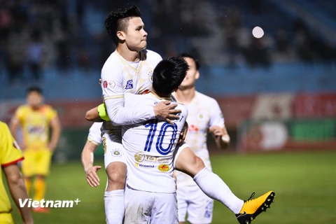 Tiền vệ Quang Hải tỏa sáng giúp Hà Nội FC đánh bại Thanh Hóa