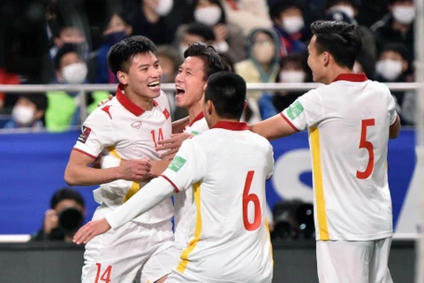 Thanh Bình và đồng đội ăn mừng bàn thắng vào lưới Nhật Bản. (Ảnh: Getty Images) 