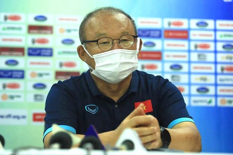 Huấn luyện viên Park Hang-seo khôn khéo trả lời cầu hỏi về áp lực thành tích tại SEA Games 31. (Ảnh: PV/Vietnam+) 