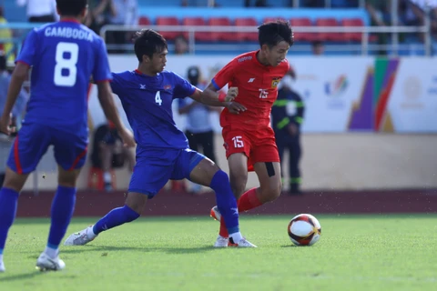 HLV Keisuke Honda phàn nàn lịch thi đấu môn bóng đá nam SEA Games 21