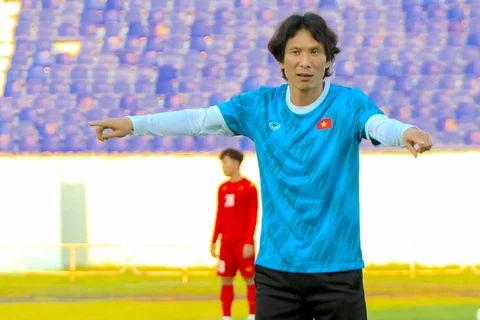 Huấn luyện viên Gong Oh-kyun đứng trước áp lực thành tích khi phải thay thế ông Park Hang-seo. (Ảnh: VFF) 