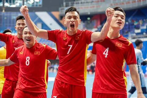 Tuyển futsal Việt Nam đã thắng Hàn Quốc và Saudi Arabia để nắm ưu thế rất lớn giành vé vào tứ kết. (Ảnh: VFF) 