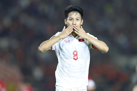 Tiền vệ Hùng Dũng xuất sắc nhất trận Lào-Việt Nam tại AFF Cup 2022. (Ảnh: VFF)