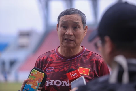 Huấn luyện viên Mai Đức Chung trả lời phỏng vấn vào chiều ngày 15/3 về trường hợp của tiền đạo Huỳnh Như. (Ảnh: PV/Vietnam+)