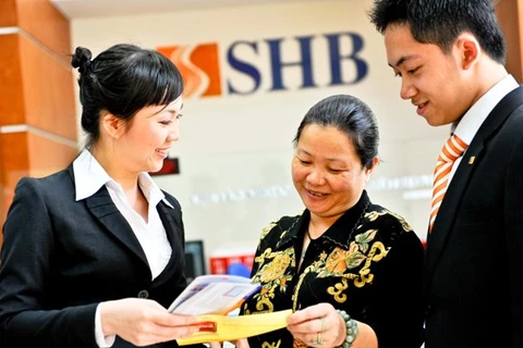 Nhân viên SHB chăm sóc khách hàng cá nhân. (Nguồn: SHB).
