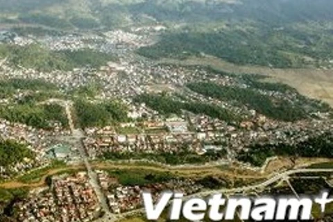 Thành phố Điện Biên Phủ (tỉnh lỵ tỉnh Điện Biên) nhìn từ trên cao (chụp tháng 11/2011). (Ảnh: Dương Ngọc/TTXVN).