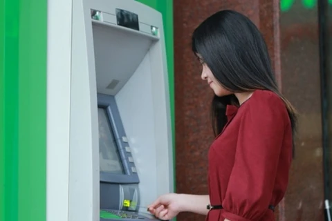 Thanh toán nhiều hóa đơn dịch vụ và nạp tiền ngay tại cây ATM