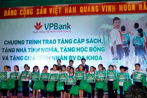 VPBank chắp cánh ước mơ đến trường cho các em học sinh