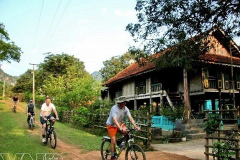 "Tiếp tục đẩy mạnh nguồn vốn tín dụng phát triển vùng Tây Bắc"