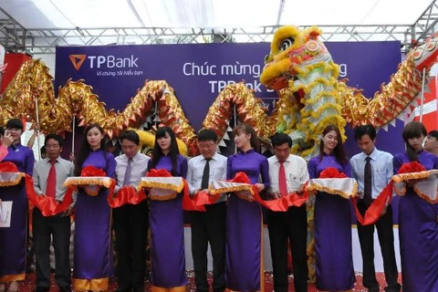 Lãnh đạo TPBank cắt băng khai trương chi nhánh mới tại tỉnh Đắk Lắk. (Nguồn: TPBank)