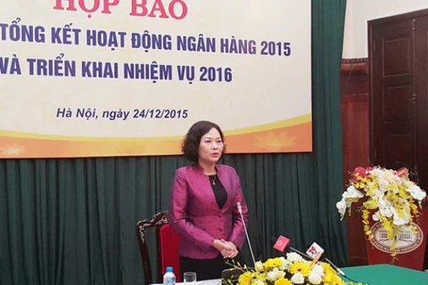 Phó Thống đốc Ngân hàng Nhà nước Nguyễn Thị Hồng chủ trì buổi họp báo. (Ảnh: T.H/Vietnam+)
