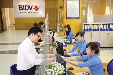 Khách hàng giao dịch tại BIDV. (Nguồn: BIDV)