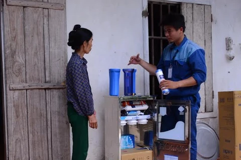Chương trình Tận tâm vì tương lai Việt đã trao 50 máy lọc cho các hộ gia đình khó khăn ở Nghệ An. (Nguồn: Chương trình Tận tâm vì tương lai Việt) 