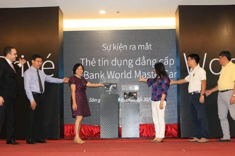 Lãnh đạo TPBank tại lễ ra mắt thẻ tín dụng TPBank World MasterCard. (Nguồn: TPBank)