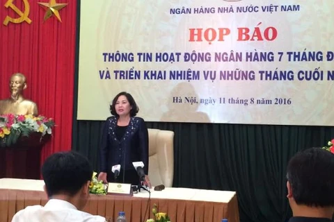 Phó Thống đốc Nguyễn Thị Hồng tại buổi họp báo. (Ảnh: T.H/Vietnam+)