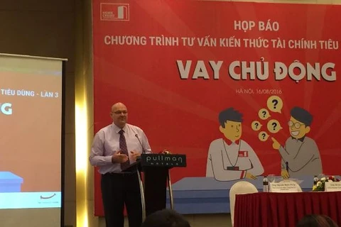 Ông Bruce Butler, Tổng Giám đốc Home Credit phát biểu tại buổi lễ. (Ảnh: PV/Vietnam+)