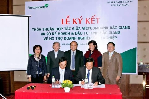 Đại diện Sở Kế hoạch và Đầu tư tỉnh Bắc Giang và Vietcombank ký kết thỏa thuận hợp tác hỗ trợ doanh nghiệp khởi nghiệp. (Nguồn: Vietcombank)
