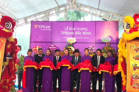 Lãnh đạo TPBank cắt băng khai trương chi nhánh Bắc Ninh. (Nguồn: TPBank)