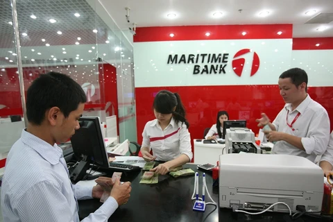 Khách hàng giao dịch tại Maritime Bank. (Nguồn: Maritime Bank)