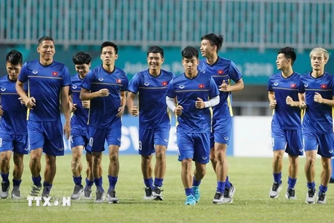 Đội tuyển U23 Việt Nam trong một buổi tập luyện. (Ảnh: Hoàng Linh/TTXVN)