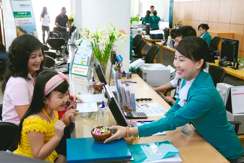 Giao dịch tại ABBANK. (Nguồn: ABBANK)