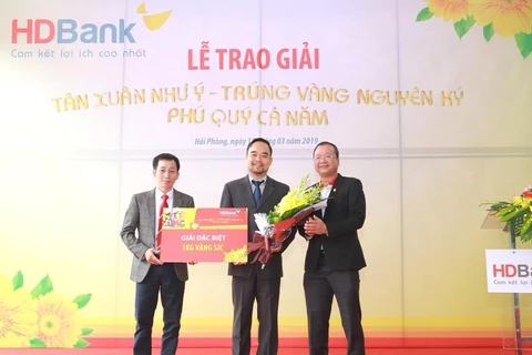 Anh Nhữ Đình Hiếu (Hải Phòng) trở thành chủ nhân của giải thưởng giá trị trị giá 1 kg vàng. (Ảnh: CTV/Vietnam+)