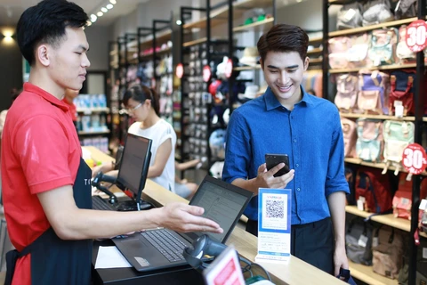 QR Pay đang thay đổi thói quen tiêu dùng tiền mặt của người Việt. 