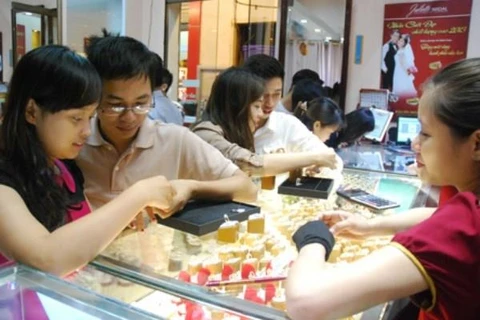 Giao dịch vàng tại Bảo Tín Minh Châu. (Nguồn: CTV)