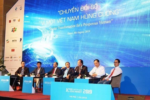 Ông Nguyễn Đình Thắng, Chủ tịch Hội đồng quản trị LienVietPostBank phát biểu tại tọa đàm. (Ảnh: CTV)