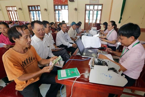 Ngân hàng Chính sách tỉnh Nghệ An giao dịch tại điểm giao dịch xã. (Ảnh: CTV)