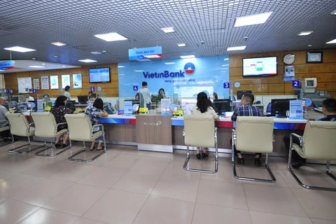 Giao dịch tại Vietinbank. (Ảnh:Vietnam+)