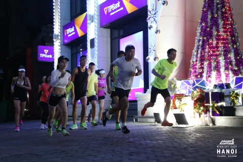 Giải chạy đêm quy mô lớn lần đầu tiên được tổ chức tại Việt Nam. (Ảnh: CTV/Vietnam+)