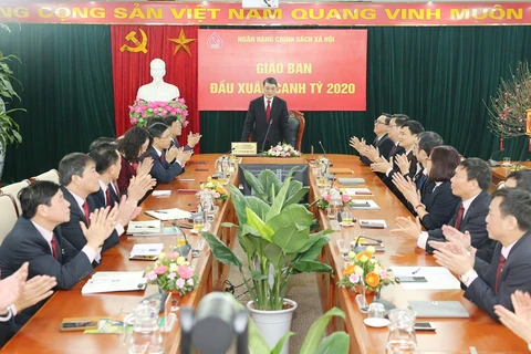 Thống đốc Ngân hàng Nhà nước Lê Minh Hưng làm việc tại Ngân hàng Chính sách xã hội. (Ảnh: CTV/Vietnam+)