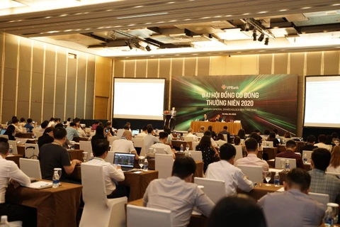 Các cổ đông tham dự Đại hội đồng cổ đông năm 2020 của VPBank. (Ảnh: CTV/Vietnam+)