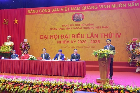 Ông Nghiêm Xuân Thành, Bí thư Đảng ủy - Chủ tịch Hội đồng quản trị Vietcombank phát biểu tại Đại hội. (Ảnh: CTV)