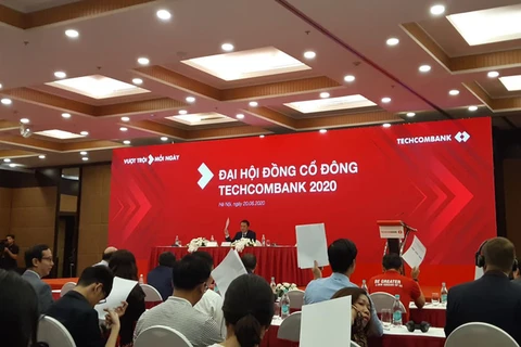 Các cổ đông tham dự Đại hội đồng cổ đông năm 2020 của Techcombank (Ảnh: CTV/Vietnam+)