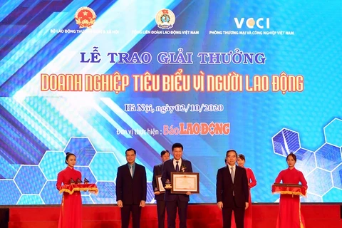 Ông Phạm Mạnh Thắng, Phó Tổng Giám đốc nhận giải. (Ảnh: Vietnam+)